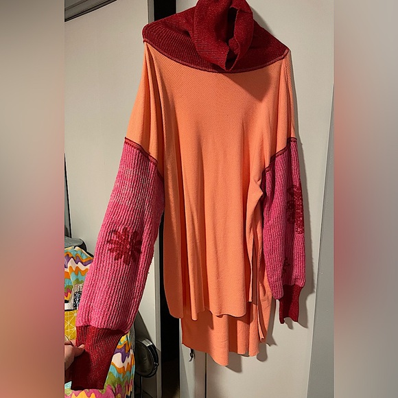Free People Make it Cozy Coral Oversized Sweater size Medium NWOT - Picture 3 of 6